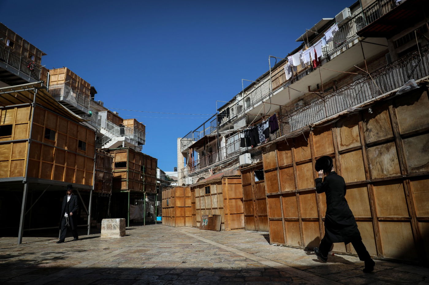 בגאולה ובמאה שערים: כך נראות ההכנות לחג הסוכות