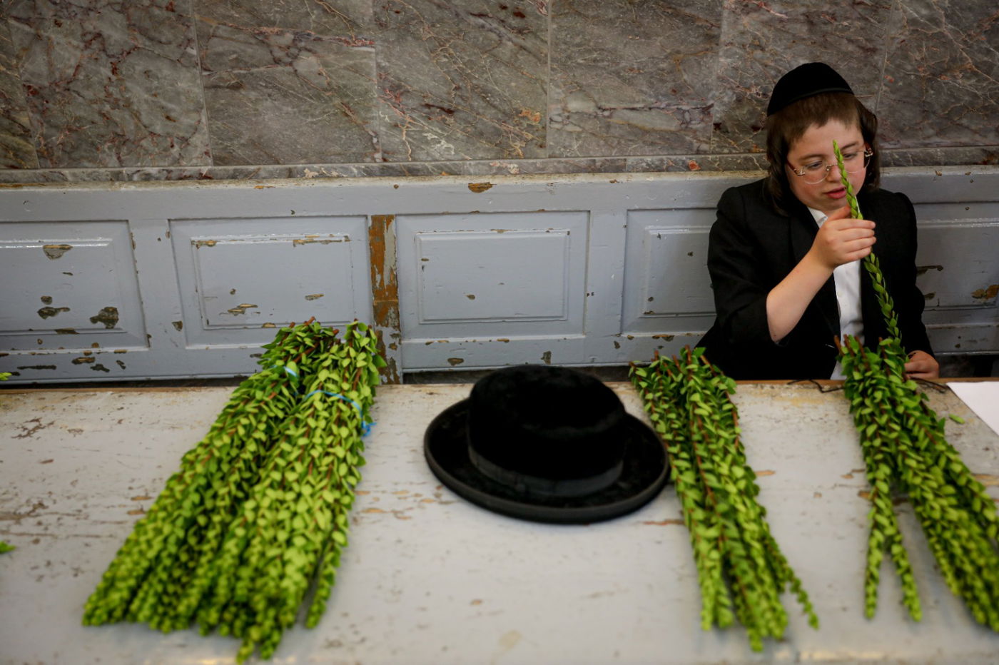 רגע אחרי הצום; האברכים בחרו ארבעת המינים • תיעוד