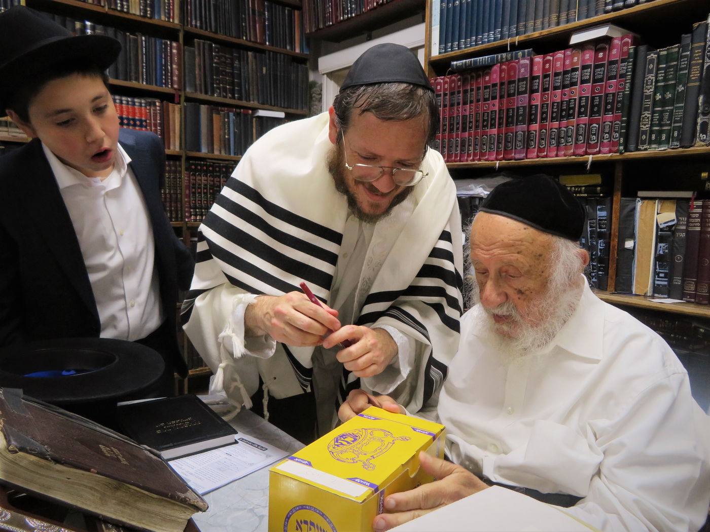 בגיל 99 - הגר"ג אדלשטיין צם כרגיל; הגרב"ד פרץ בבכי