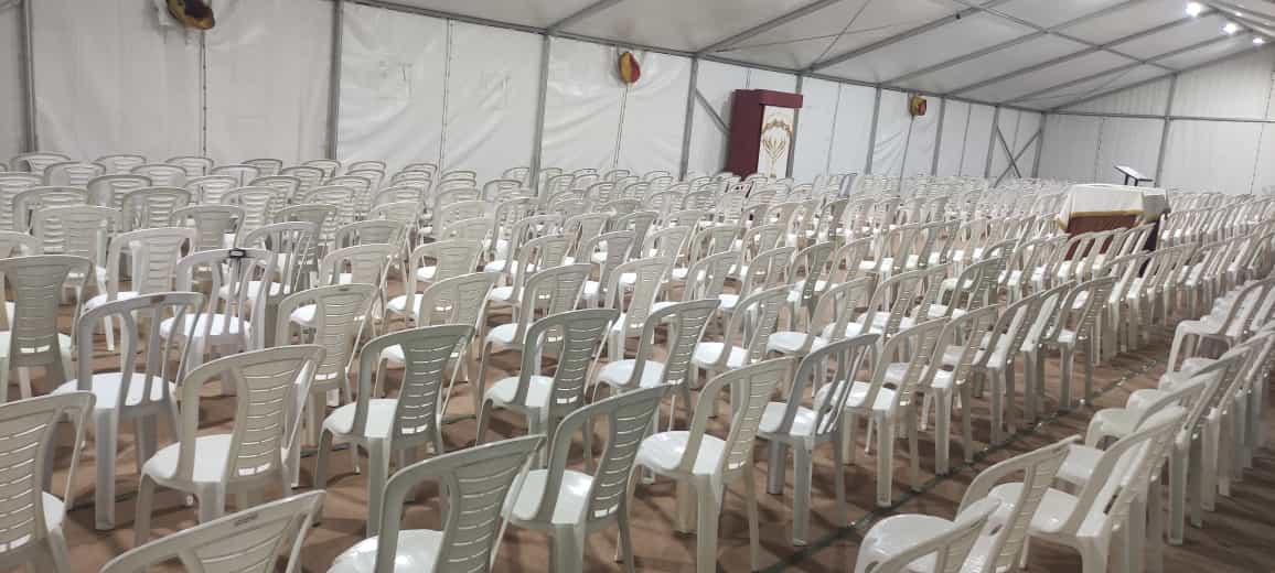 "לא היה כסא פנוי": הישראלים נהרו לבתי הכנסת • תיעוד