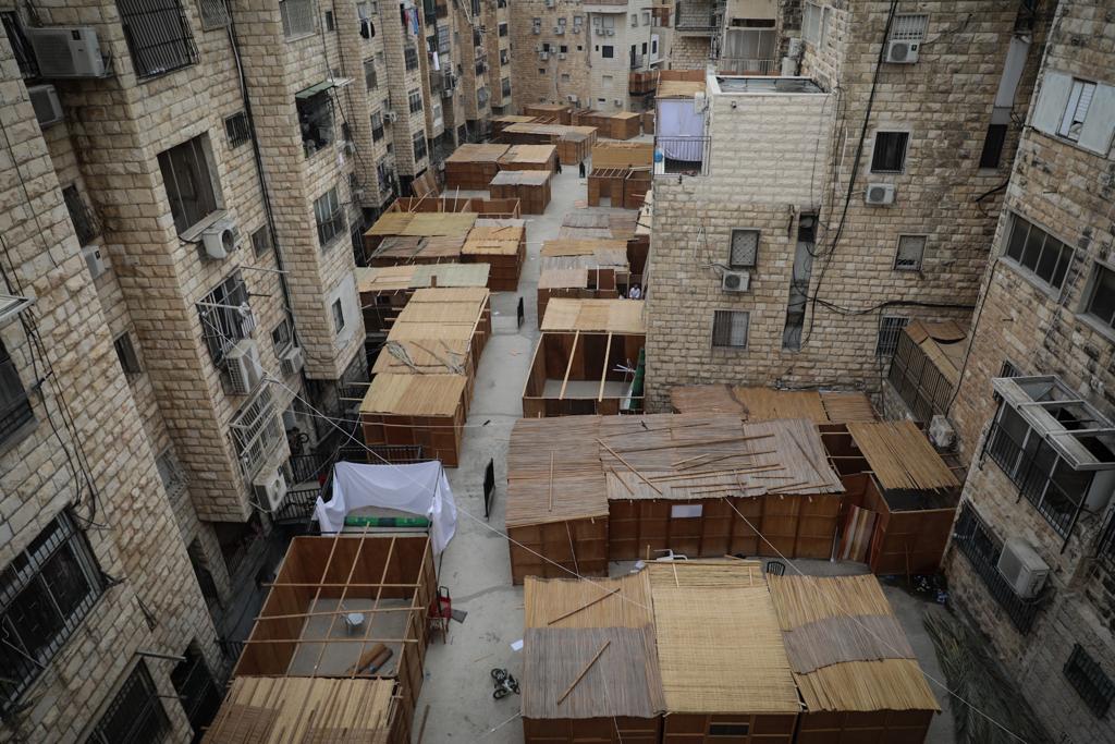 שנתיים לשריפה בשכונה החרדית: "שטיח הסוכות חזר"