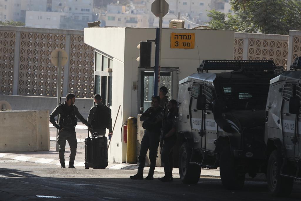 "הנה הוא, מחכה לכם": הלוחמים פשטו עם נשקים שלופים על בית בשועפאט