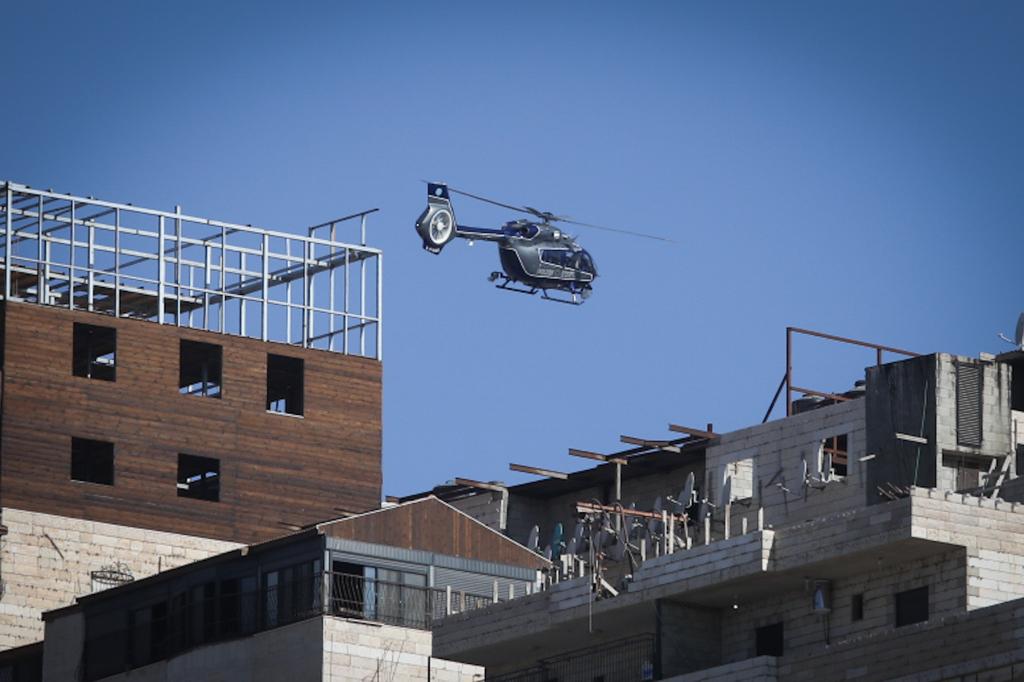 "הנה הוא, מחכה לכם": הלוחמים פשטו עם נשקים שלופים על בית בשועפאט