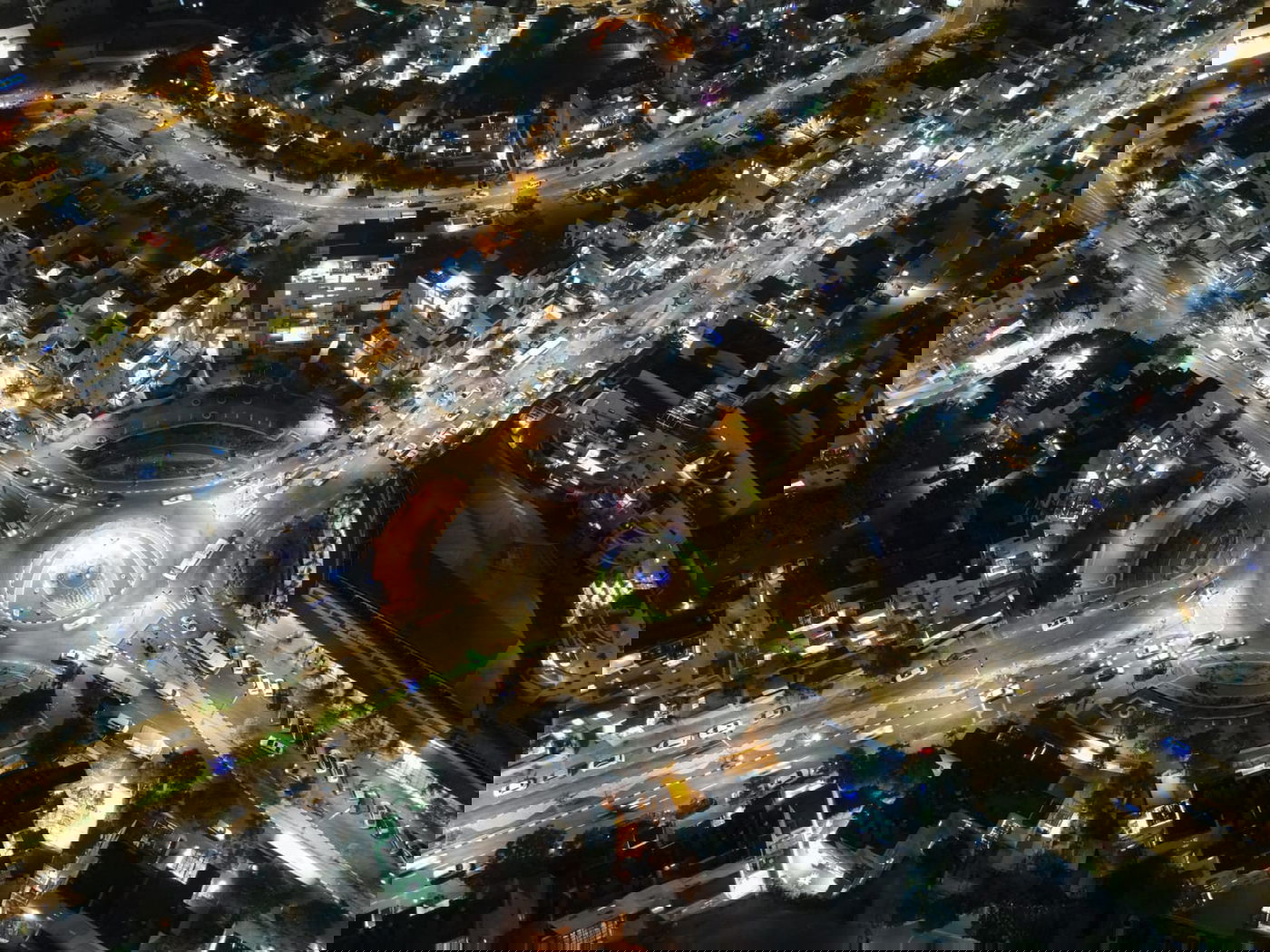 מבט מרהיב מלמעלה: הסוכות הרבות ברחבי העיר אלעד