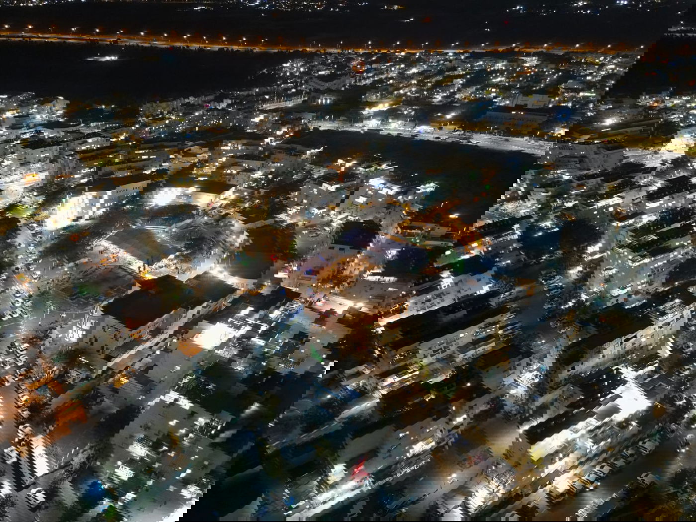 מבט מרהיב מלמעלה: הסוכות הרבות ברחבי העיר אלעד