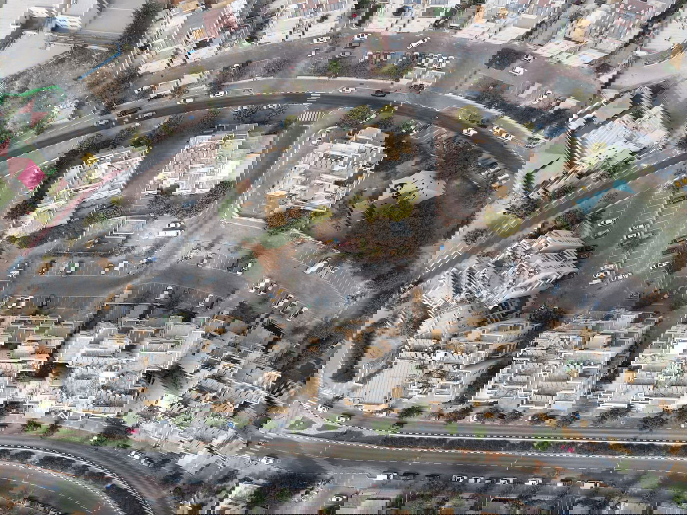 מבט מרהיב מלמעלה: הסוכות הרבות ברחבי העיר אלעד