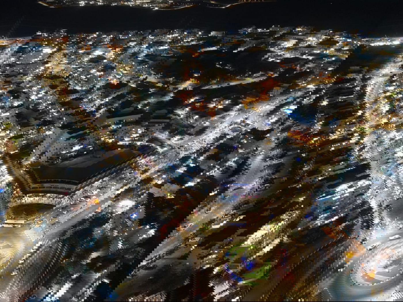 מבט מרהיב מלמעלה: הסוכות הרבות ברחבי העיר אלעד