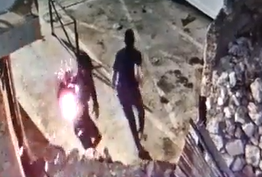 ערבים השליכו כוורת זיקוקים לבית יהודי בשמעון הצדיק