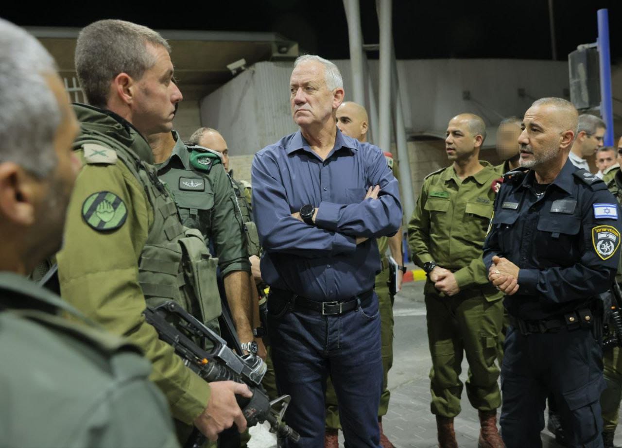 עם צאת החג: שר הביטחון בתדרוך ביטחוני במחסום שועפט