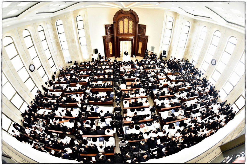 חג בביתר עילית: אלפים בשיעורו של הגר"ש אלתר • תיעוד