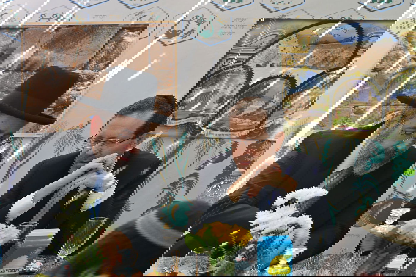 הנשיא בסוכת הרה"ר הגר"ד לאו