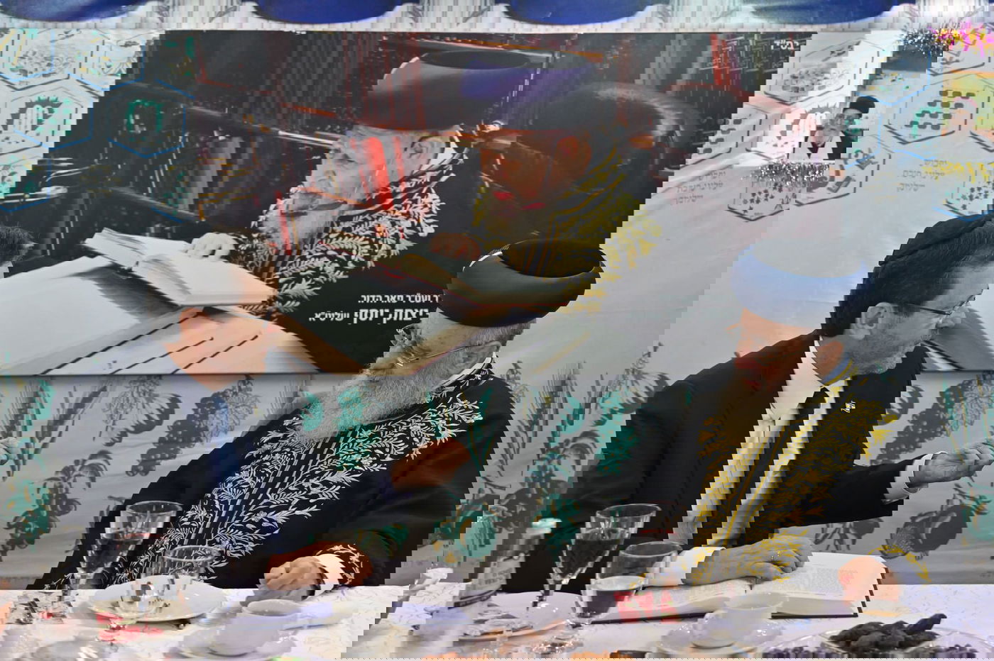 הנשיא בסוכת הראש"ל הגר"י יוסף