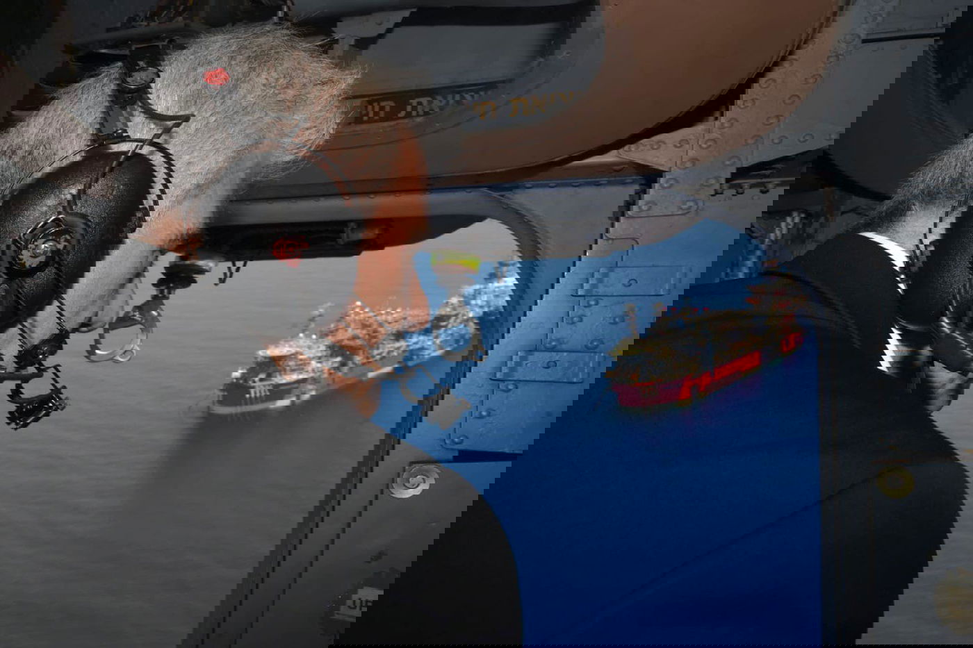 לפיד מעל אסדת כריש