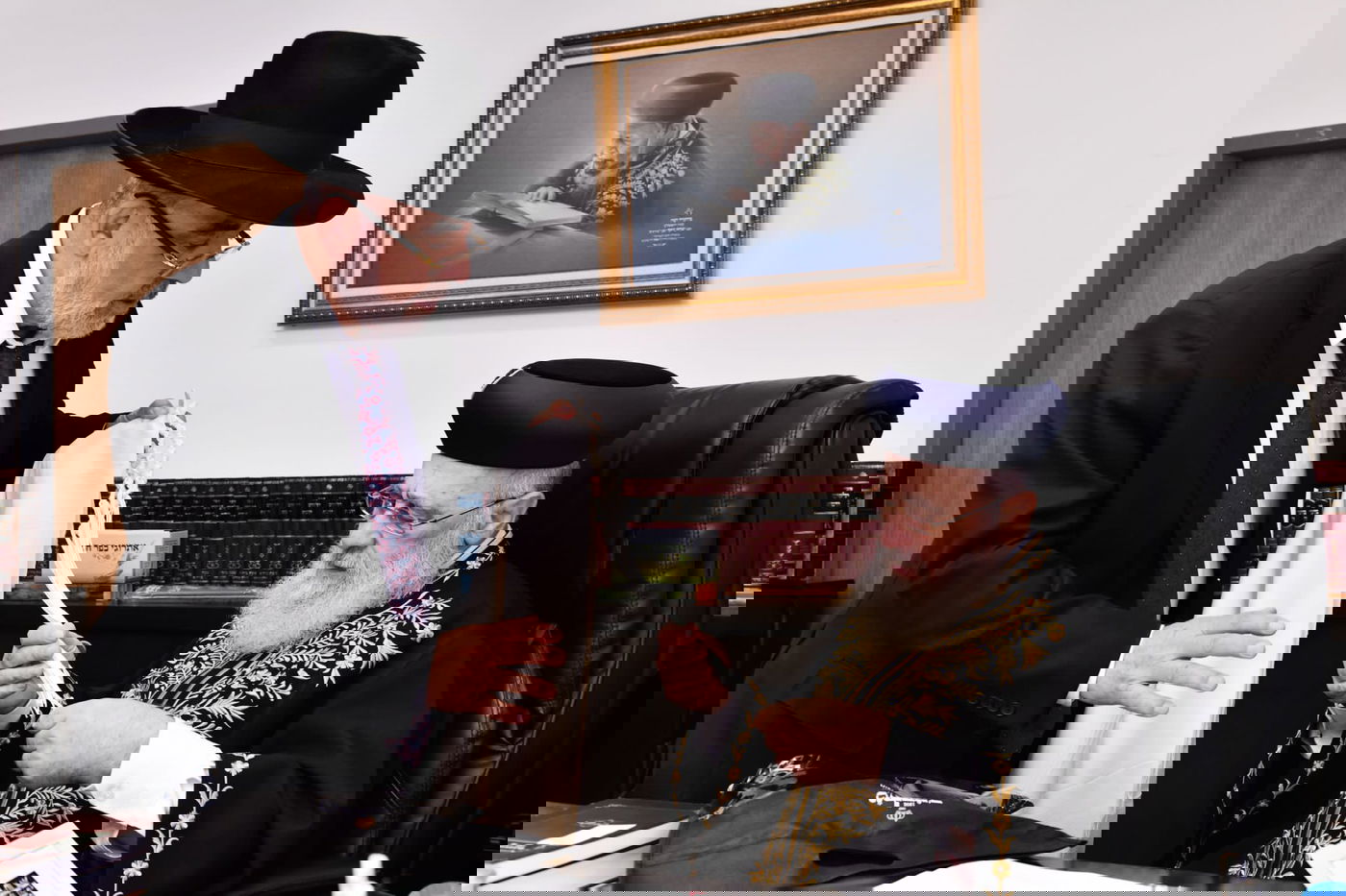 האתרוג והטלית שהעניק הרב שלמה זביחי לראשון לציון | תיעוד