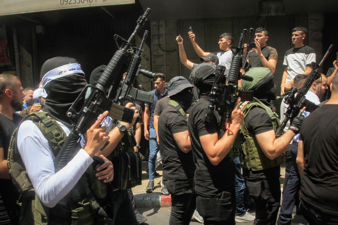 חמושים בשכם