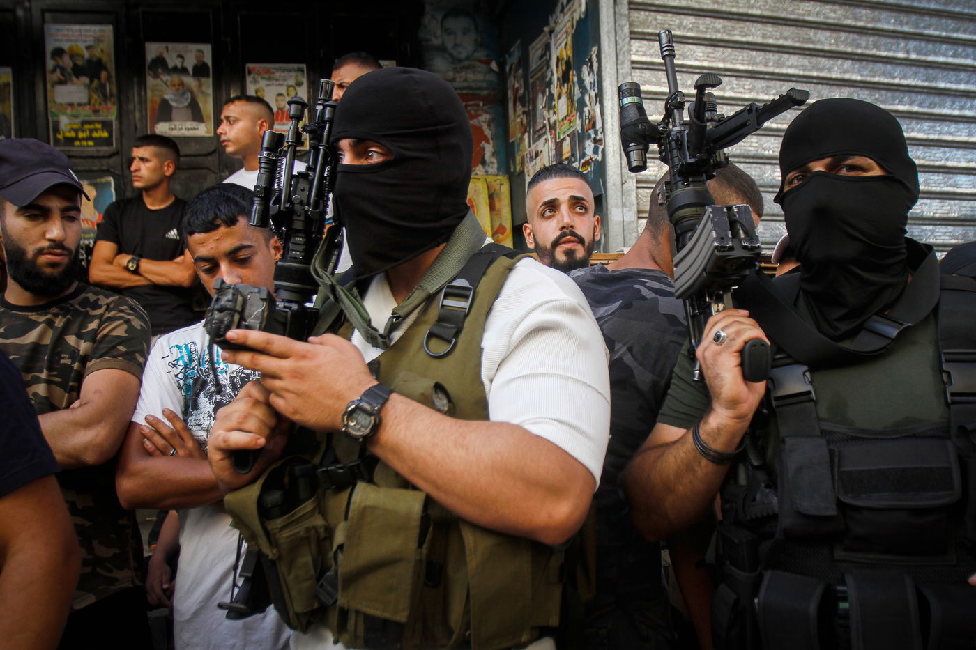 חמושים בשכם