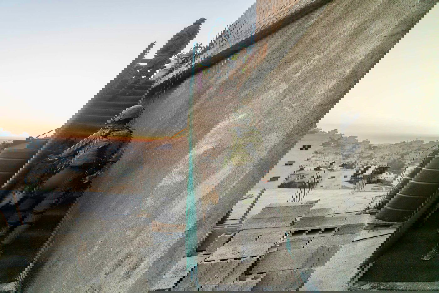 שישה מבוקשים נעצרו ביו"ש; צפו בפעילות ממצלמת קסדת הלוחם