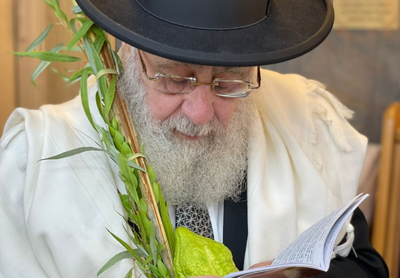 הראשון לציון הבוקר בבית מדרשו