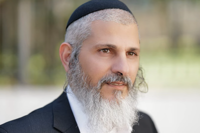 בנימין שוקרון בסינגל חדש לשמחת תורה: "רוממו"