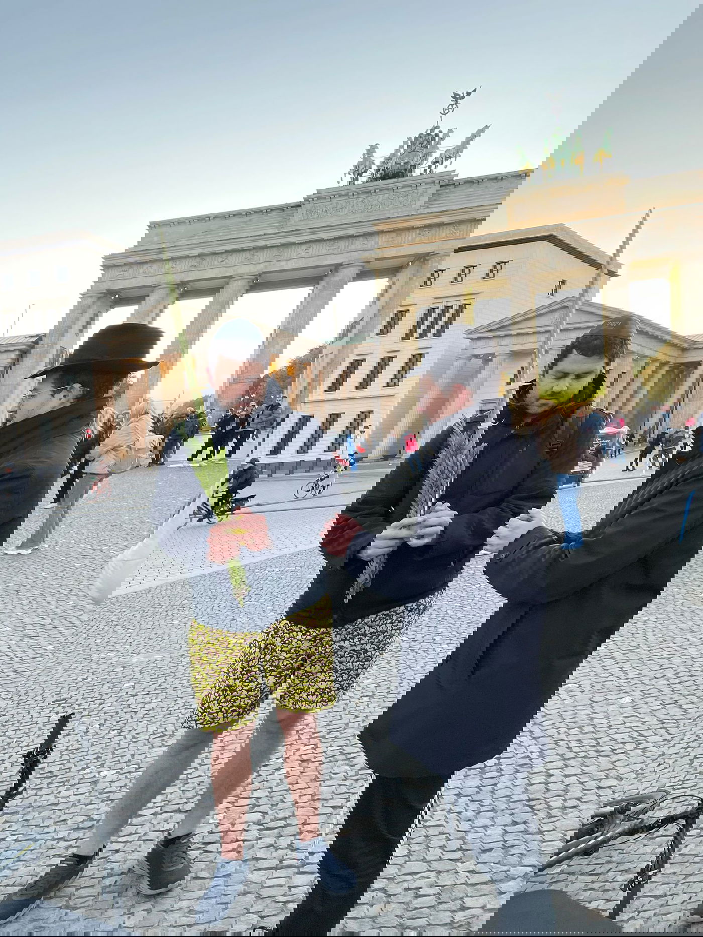 בשער הניצחון הגרמני: מאות יהודים נוטלים לולב | תיעוד