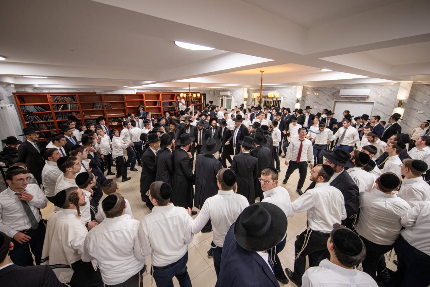 בגבעת זאב: הישיבה חגגה לראשונה שמחת בית השואבה