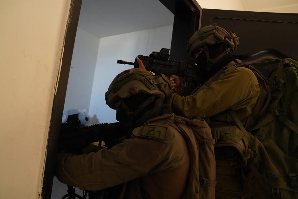 הלוחמים עצרו חשודים בירי לעבר כוחות צה"ל בקבר יוסף