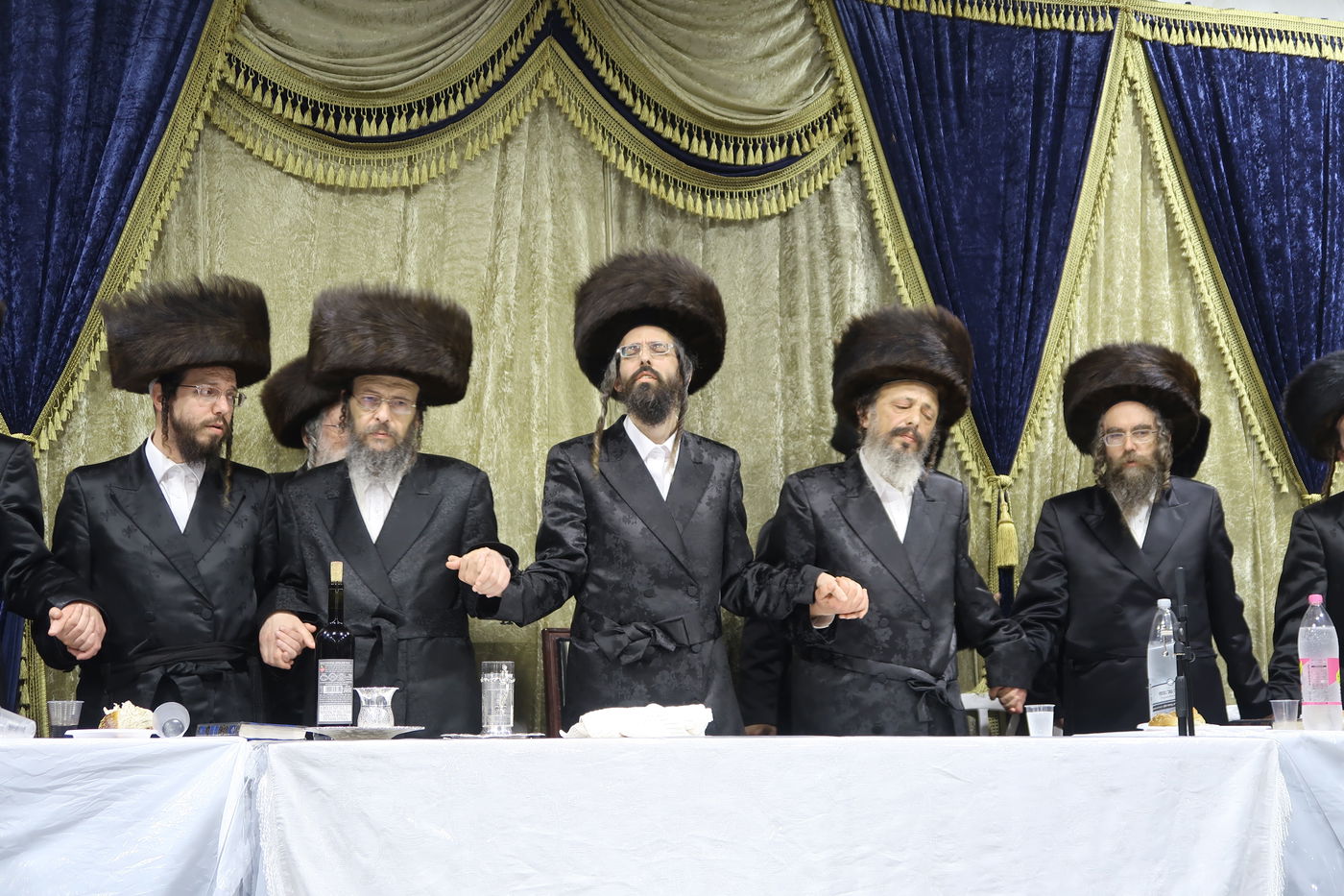 באבוקות של אש: שמחת בית השואבה בחסידות זוועהיל