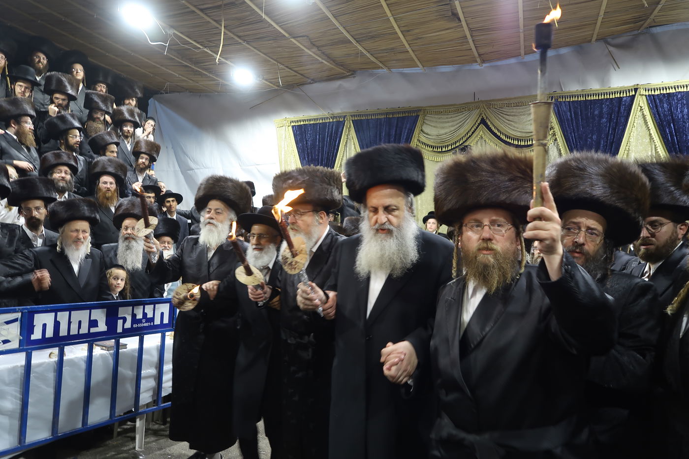 באבוקות של אש: שמחת בית השואבה בחסידות זוועהיל