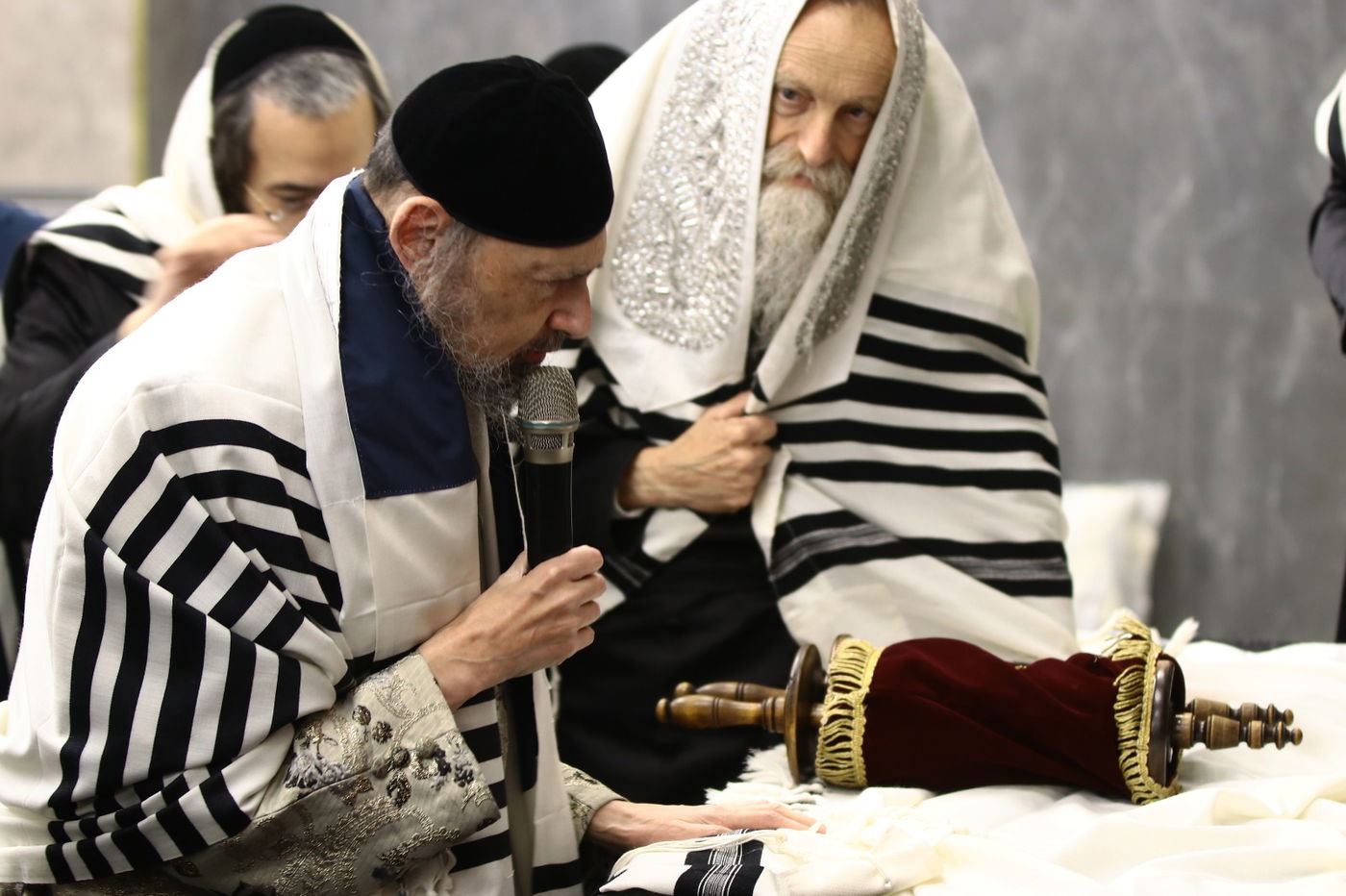 הרב קוק עם הכיפה