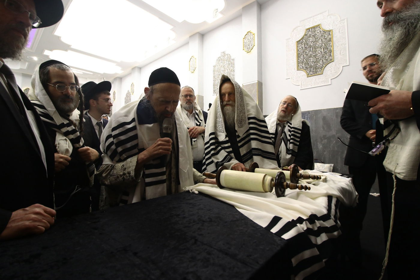 כשהגר"ד קוק חבש את כיפתו של ה"אוהב ישראל" | תיעוד