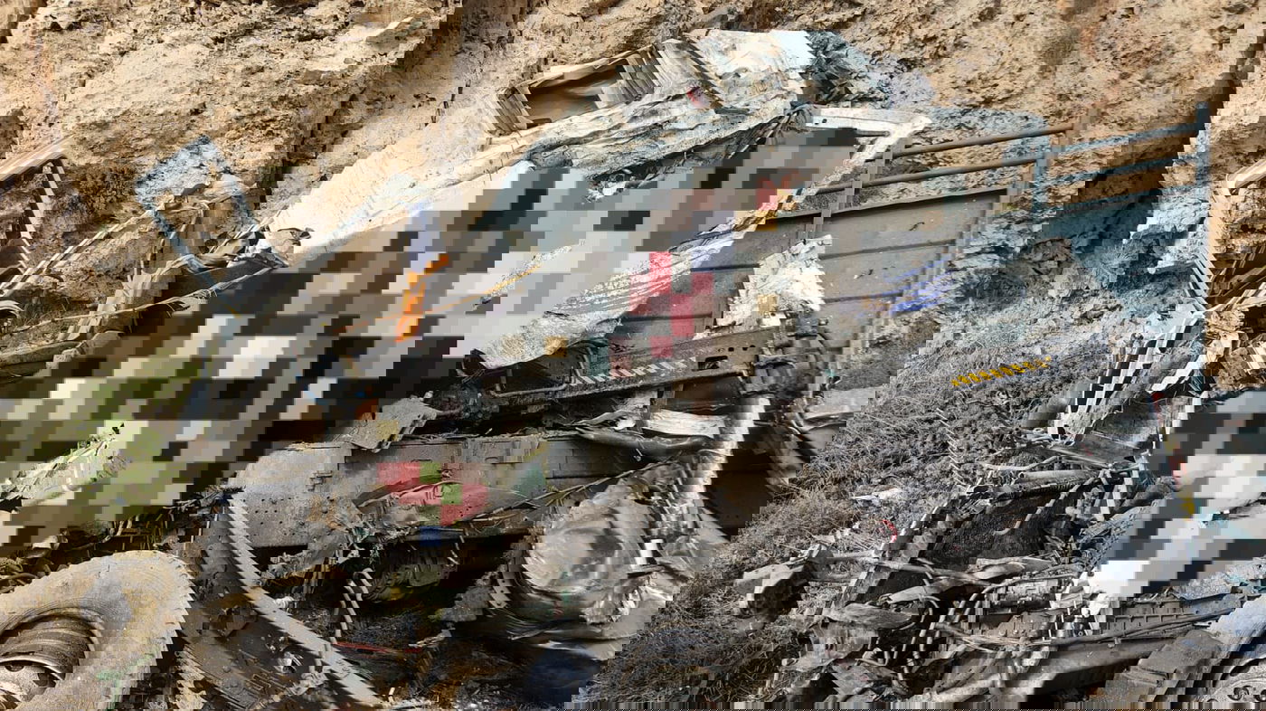 שני נהגים חולצו במבצע מורכב מהמשאיות - ללא רוח חיים