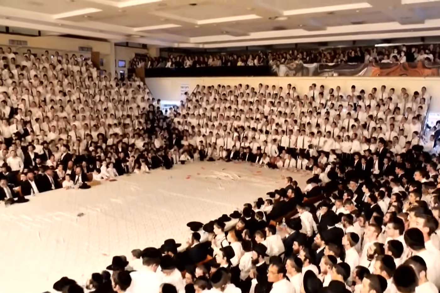 טיש נעילת החג. ארכיון