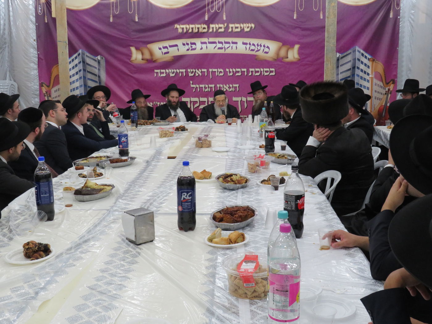 מקפיץ ומרגש: ה'הקפות שניות' המסורתיות ב'בית מתתיהו'