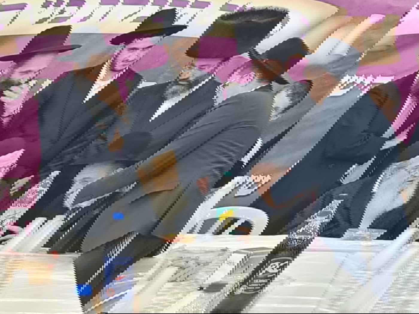 מקפיץ ומרגש: ה'הקפות שניות' המסורתיות ב'בית מתתיהו'