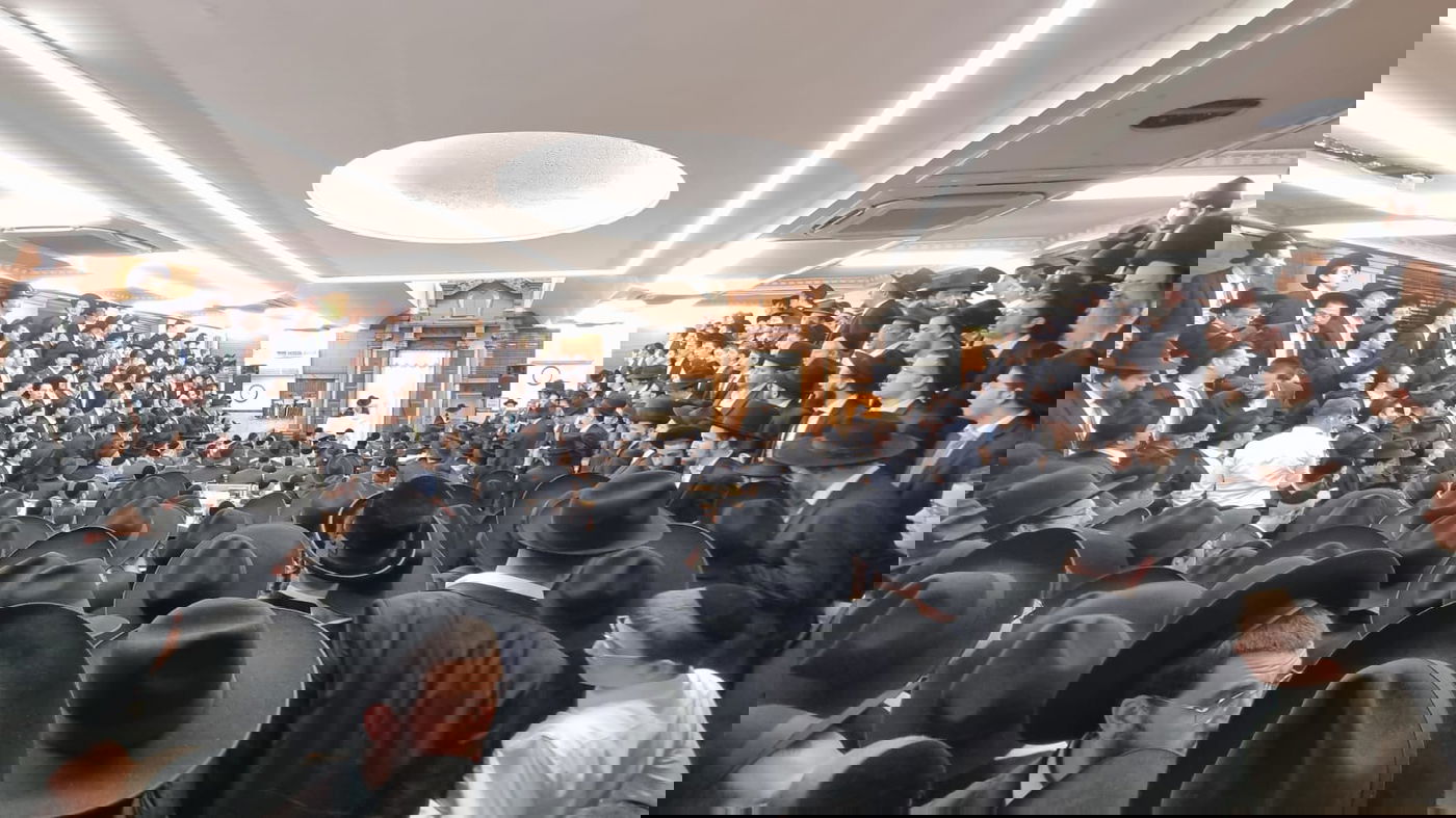 אל תוך הלילה: תיעוד מהריקודים בבית מדרשו של המשגיח