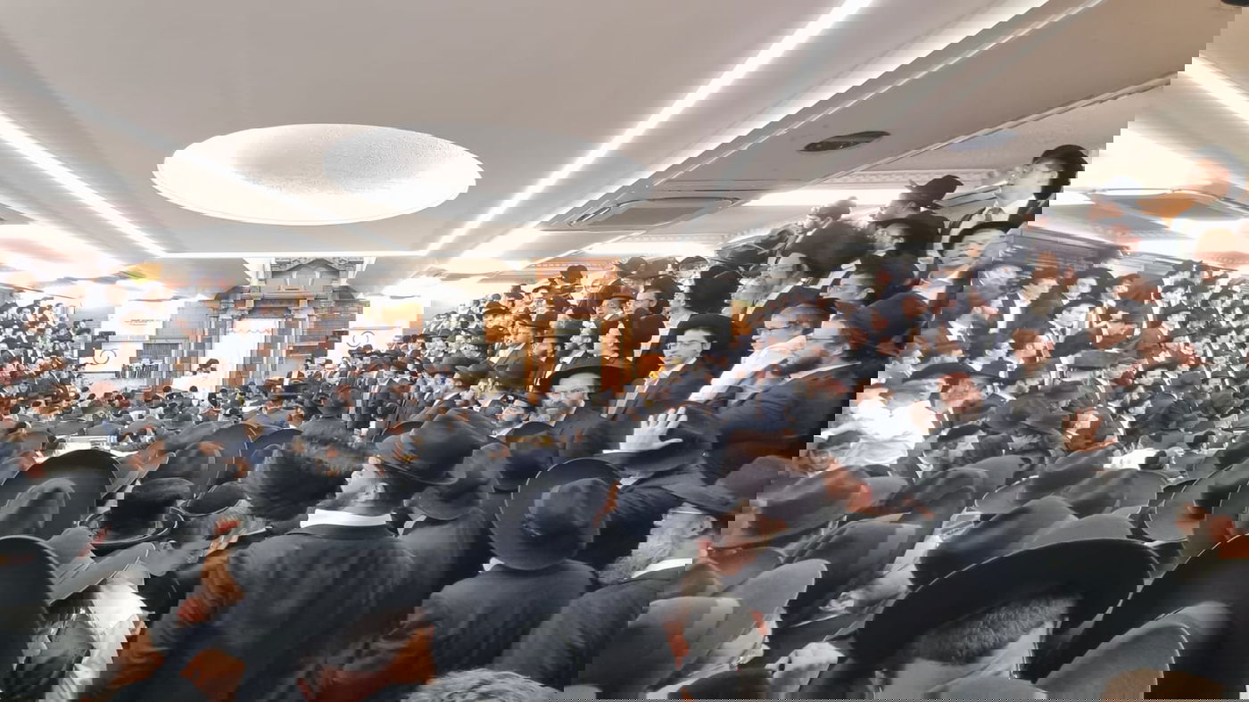 אל תוך הלילה: תיעוד מהריקודים בבית מדרשו של המשגיח