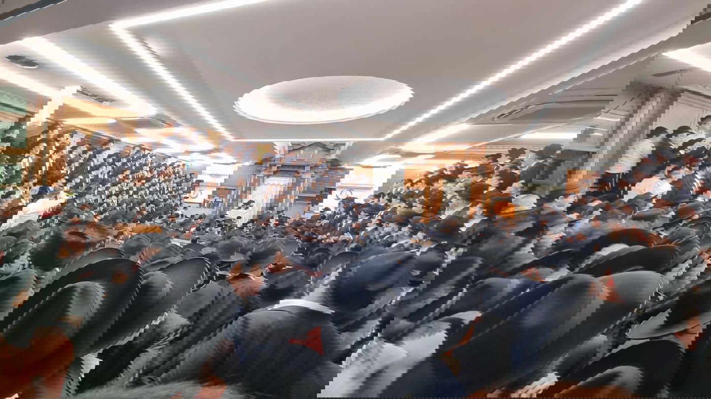 אל תוך הלילה: תיעוד מהריקודים בבית מדרשו של המשגיח