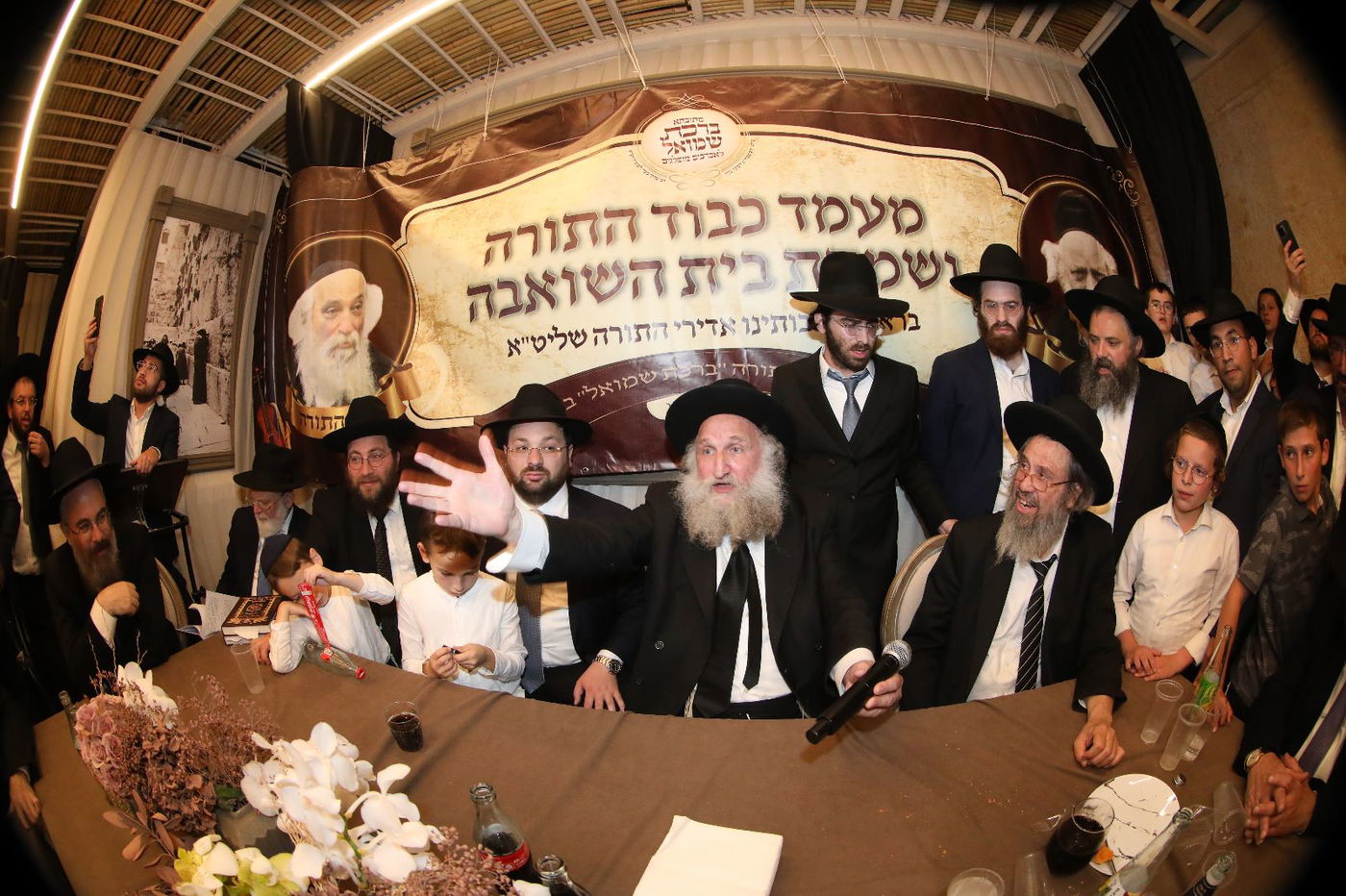 בסוכת הגביר: מעמד כבוד התורה ושמחת חג לאברכים • צפו