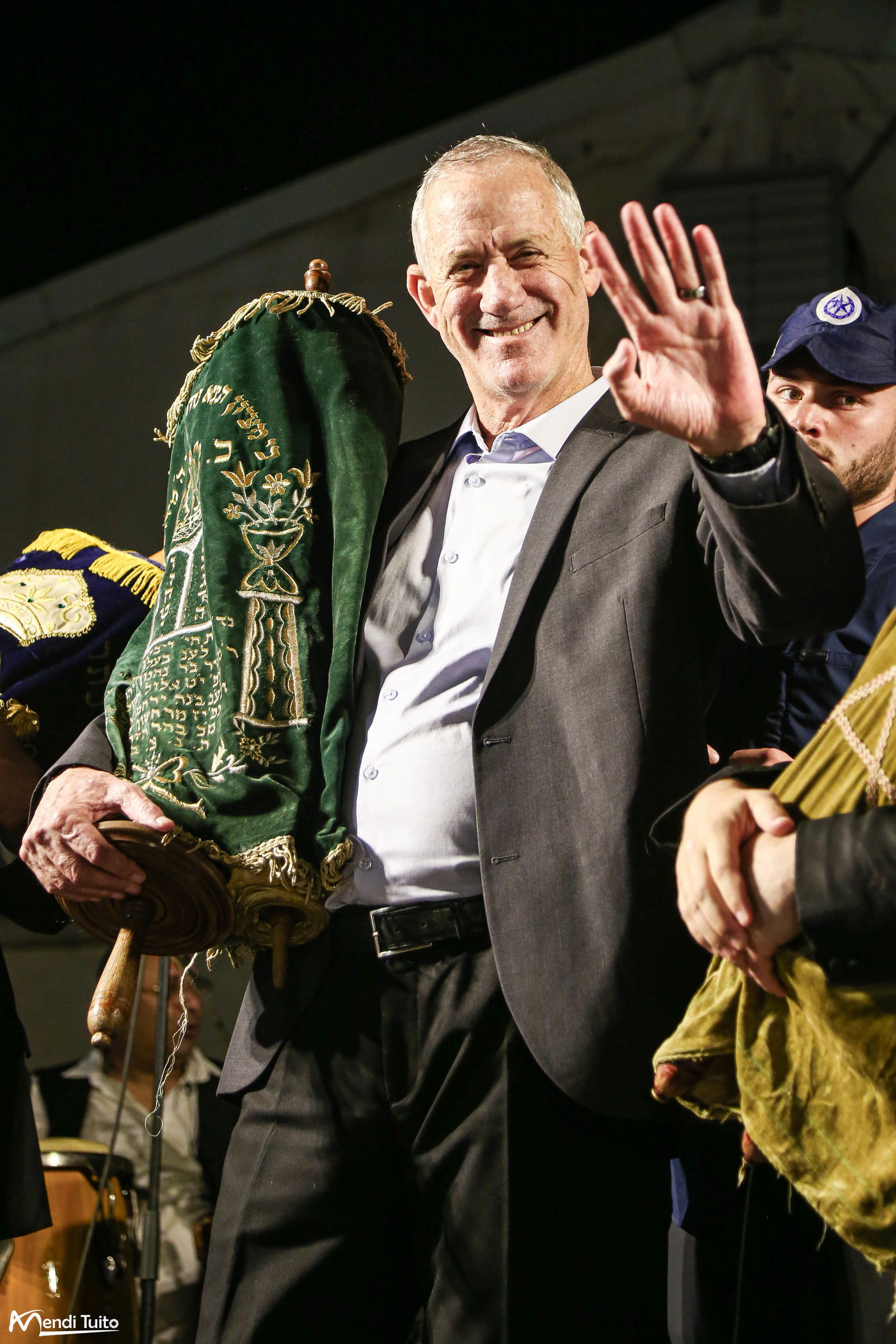 תיעוד ענק ומרהיב: ה'הקפות שניות' בכפר חב"ד