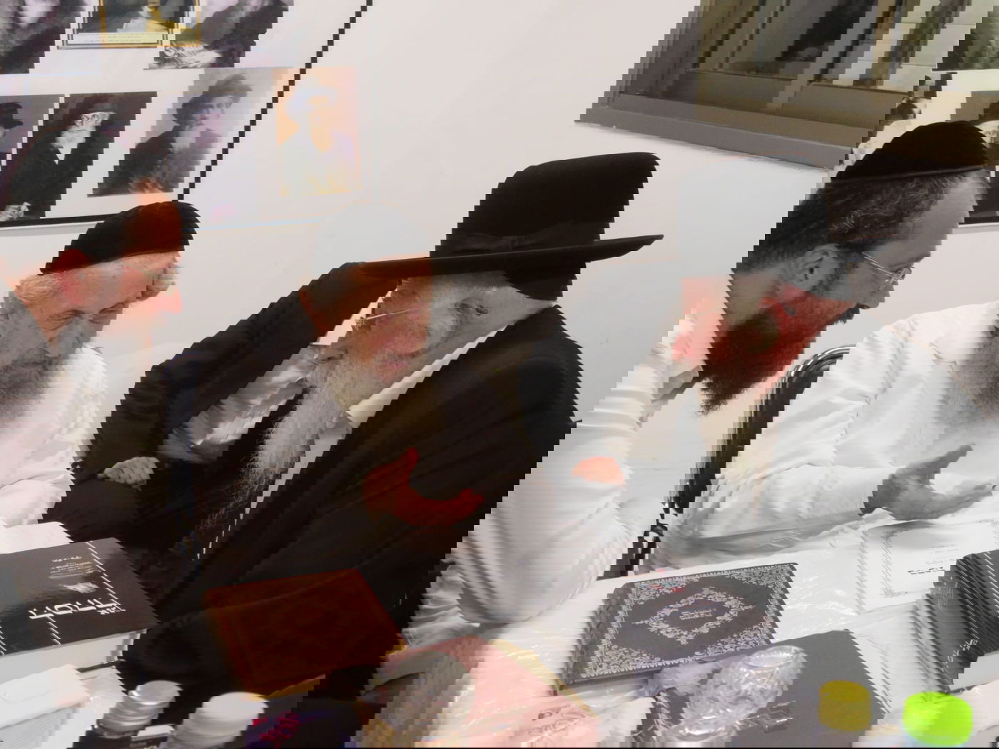 בגבעת הישיבה: תיעוד מחג הסוכות במחיצת הגר"ד לנדו