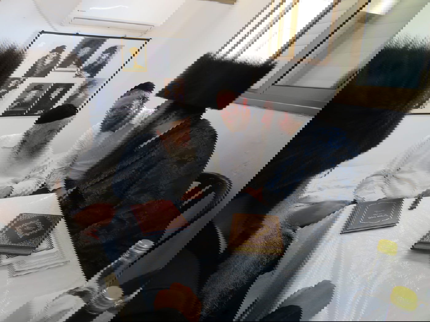 בגבעת הישיבה: תיעוד מחג הסוכות במחיצת הגר"ד לנדו