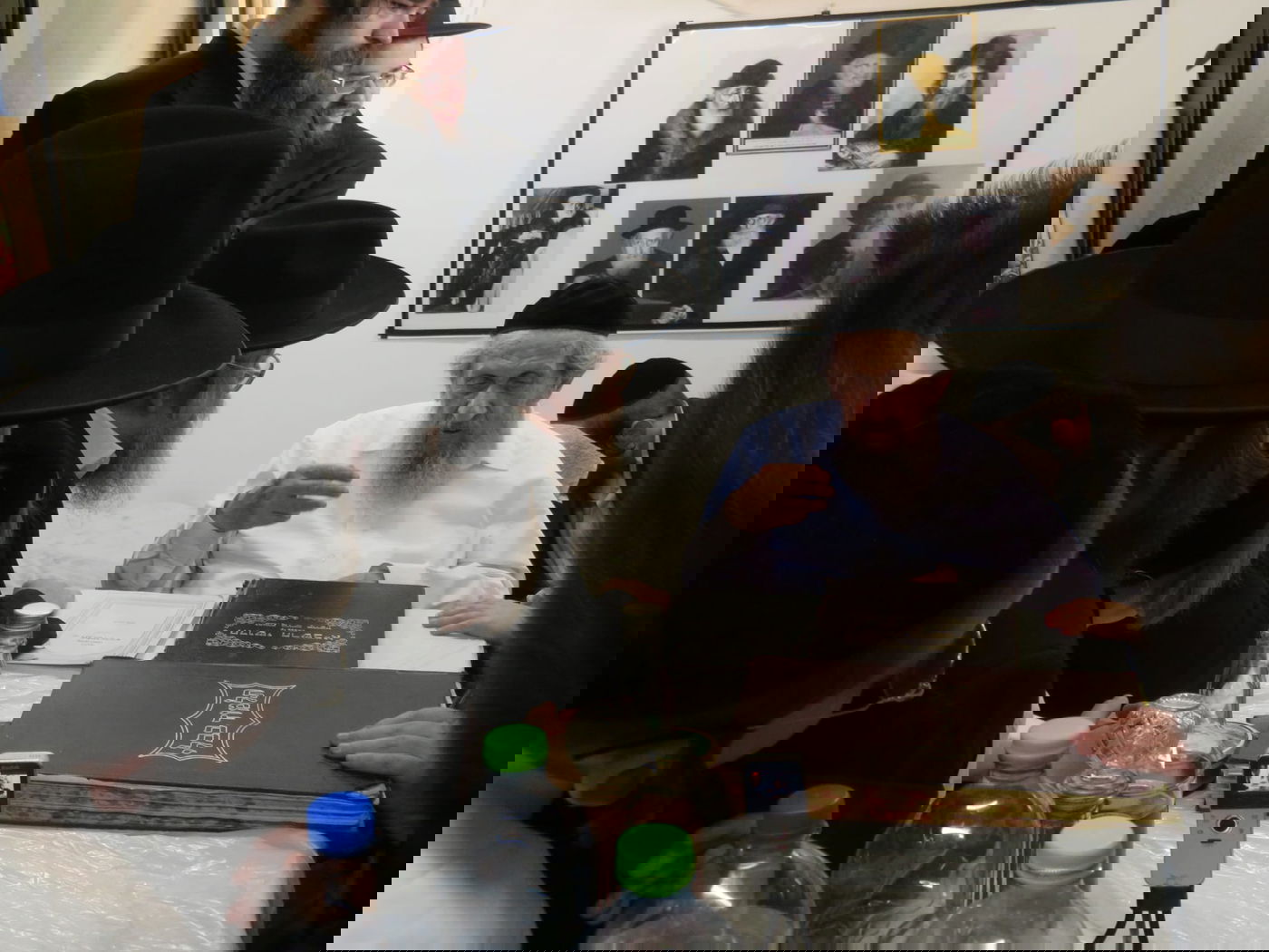 בגבעת הישיבה: תיעוד מחג הסוכות במחיצת הגר"ד לנדו