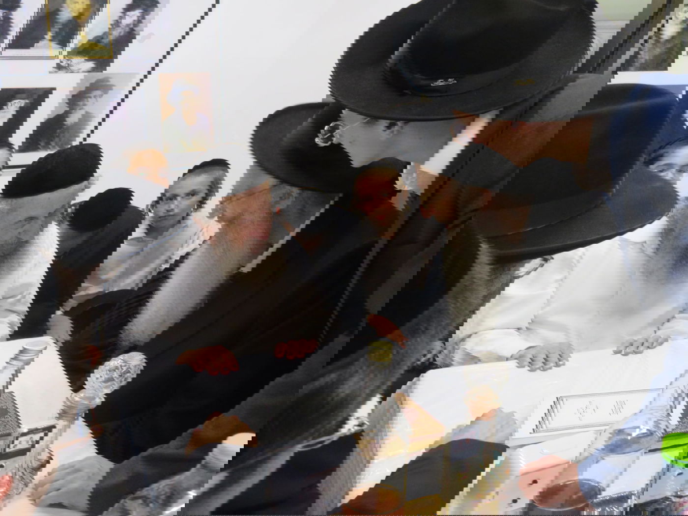 בגבעת הישיבה: תיעוד מחג הסוכות במחיצת הגר"ד לנדו