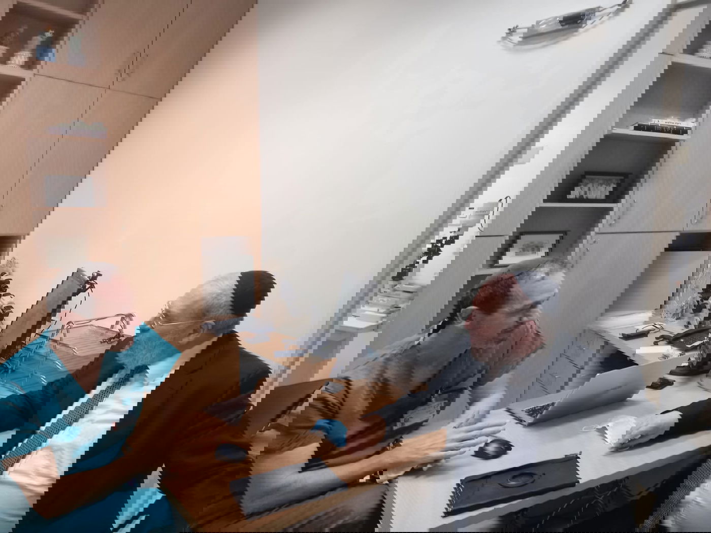 יו"ר ארגון 'מזור' הרב שמעון רגובי עם בכירי הרופאים ב'הדסה'