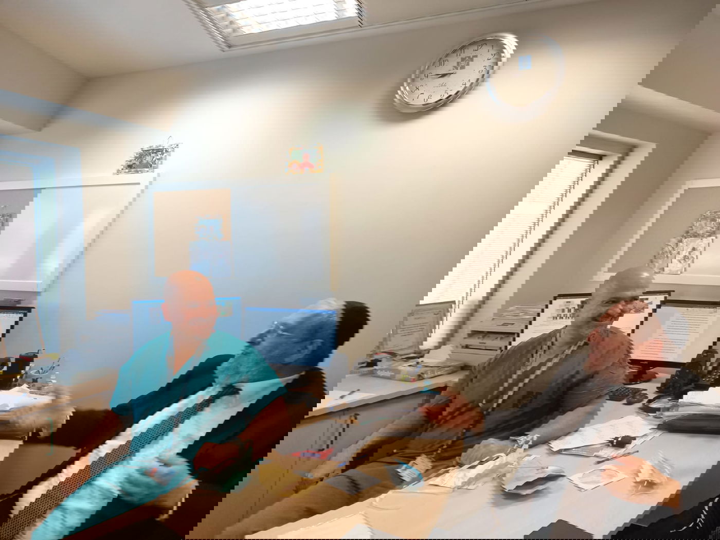 יו"ר ארגון 'מזור' הרב שמעון רגובי עם בכירי הרופאים ב'הדסה'