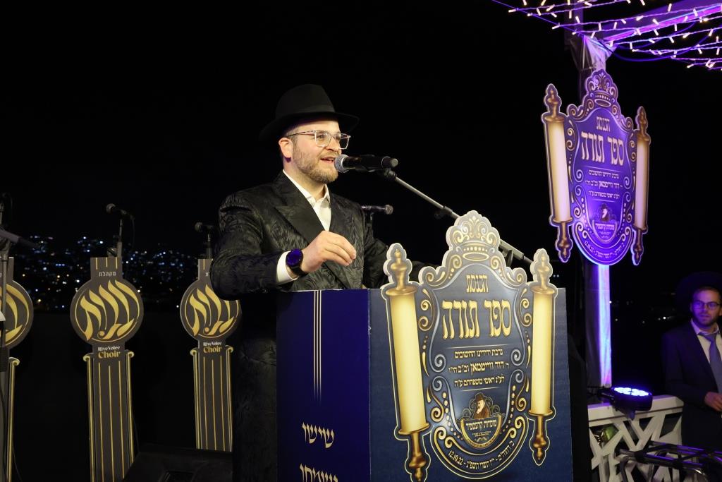 ליטאים וחסידים יחדיו: ספר תורה הוכנס ל'קרעסטיר' בירושלים