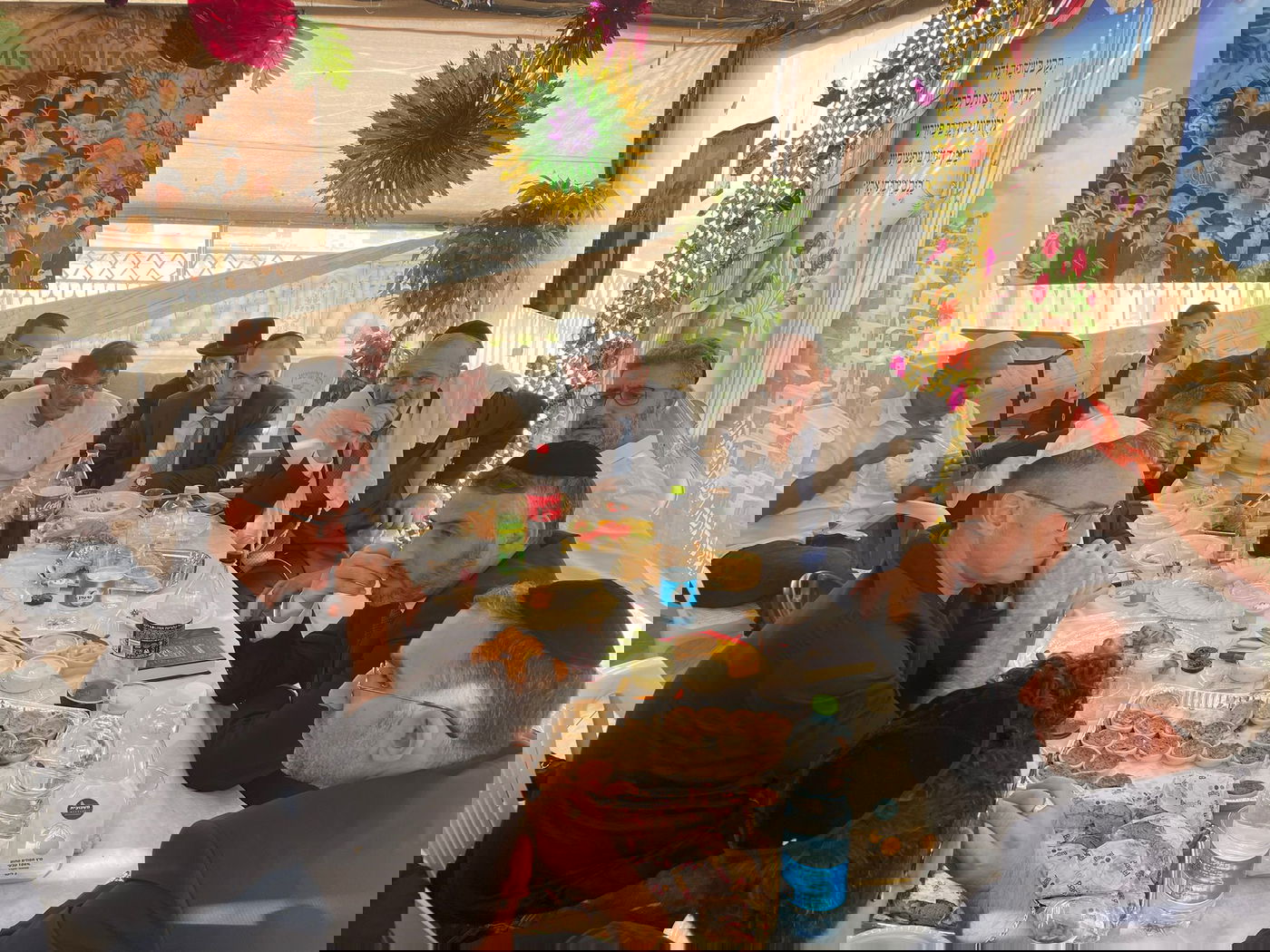 זופניק בכיכר • כל התמונות והנייעס של סוכות והמסתעף