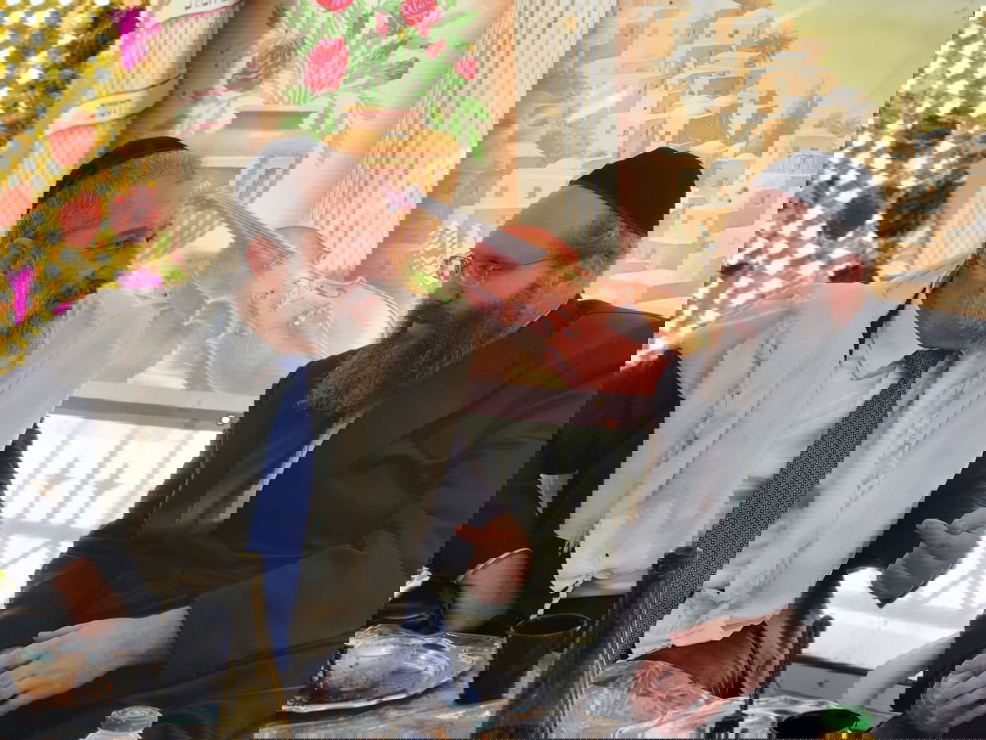 זופניק בכיכר • כל התמונות והנייעס של סוכות והמסתעף