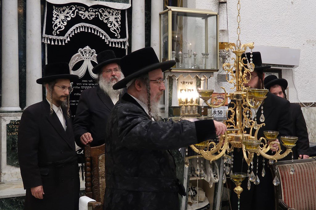 ביאלה ב"ב: החסידים ציינו יארצייט לרבי זצ"ל