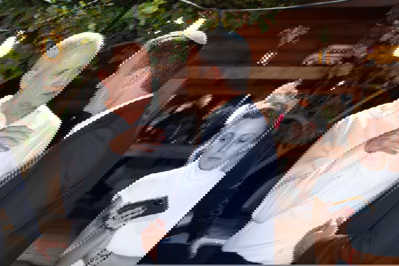 שייח'ים מדובאי רקדו בחתונת בתה של עומר ינקלביץ • צפו